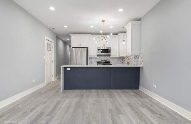 1243 S Fairfield Avenue Gallery 3