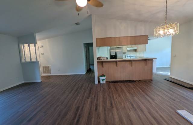 Citrus Springs 3/2/2 off Hampshire Gallery 4