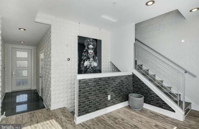 118 OLIVE STREET Gallery 2