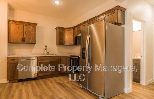 821 Jefferson Avenue - 2 photos photos