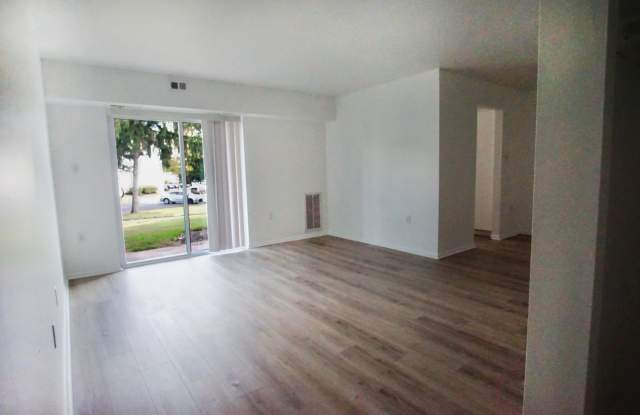 11402 Cherry Hill Road - 103 photos photos