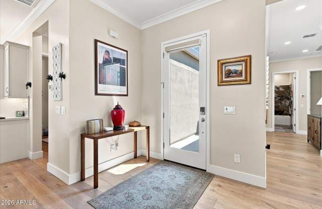 1118 E PASEO Way Gallery 3