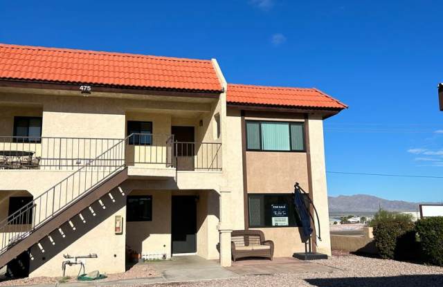 Upstairs Condo with Beautiful Lake View! Gallery 1