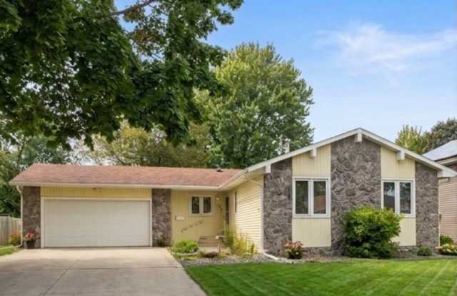 3 Bed 1.5 Bath Home For Rent in Mankato, MN! photos photos