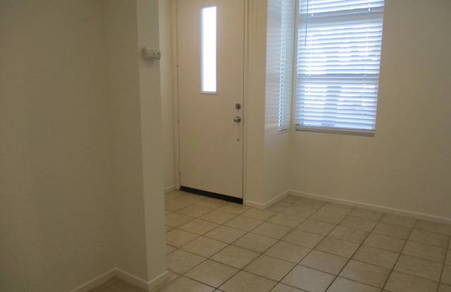 Beautiful 2 bedroom 2 bath town home plus office in the heart of Escondido Gallery 4