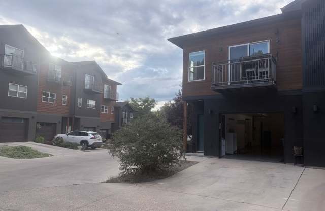 Lovely One Bed One Bath Townhome with attached garage Gallery 3