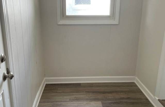 Renovated 3 Bedroom Near UNCG & Downtown Greensboro - Stackable Washer & Dryer Included! Gallery 4