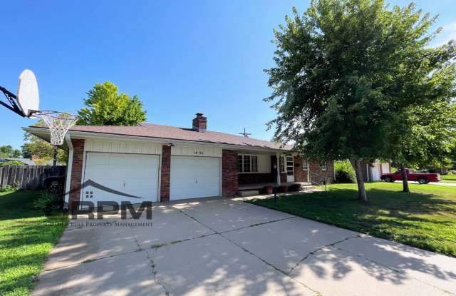 Comfortable 3 Bedroom 2 Bath House in Beautiful Neighborhood photos photos