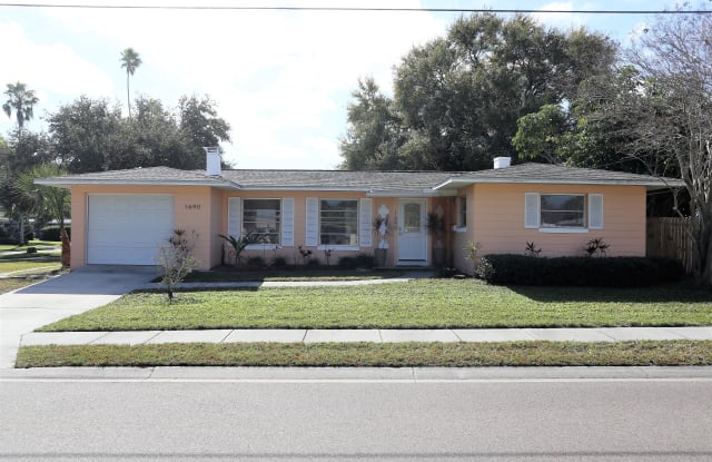 1690 Connecticut Ave NE - 1690 Connecticut Avenue Northeast, St. Petersburg, FL 33703