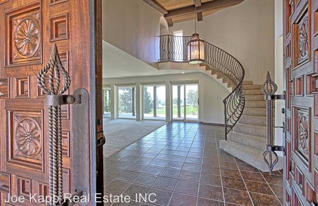 4877 Clubhouse Drive Gallery 4