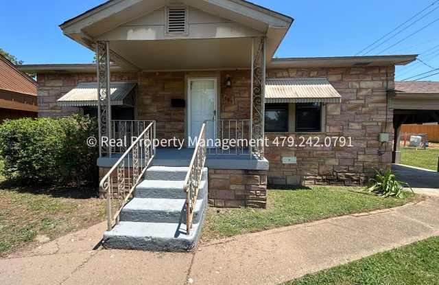 Coming in November! 2 bed 1 bath single family home near Ramsey Junior High - 2705 Jenny Lind Road, Fort Smith, AR 72901