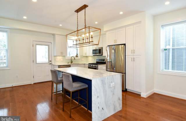 1117 MONTELLO Avenue NE photos photos