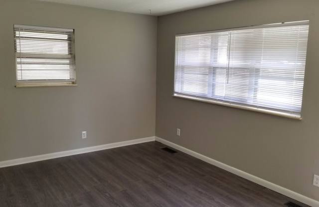 Recently Renovated, Clean with Fenced Yard Gallery 4