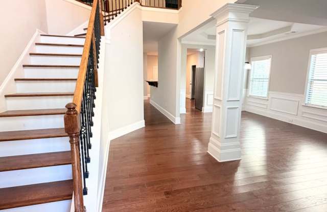 Beautiful 4-Bedroom Home in Desirable Grove Hill! Gallery 3