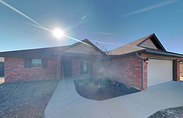 Beautiful 4 Bedroom 2 Bathroom Home in Mustang Schools photos photos