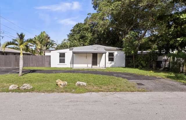1140 NW 3rd Avenue Gallery 1