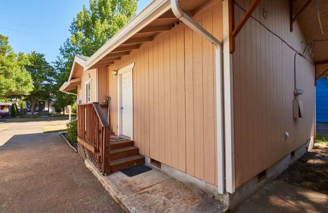 Small House on Shared Lot in Salem- Water/Sewer Included photos photos