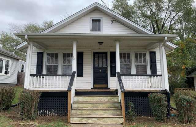 Cute House Near University of Lynchburg photos photos