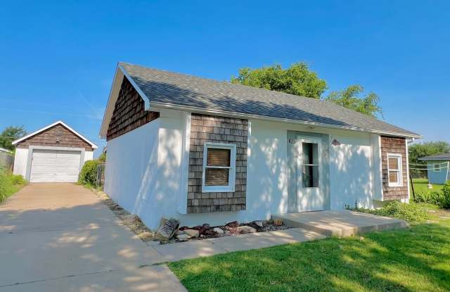 Charming Cape Cod-inspired 2-bedroom, 1-bath home photos photos