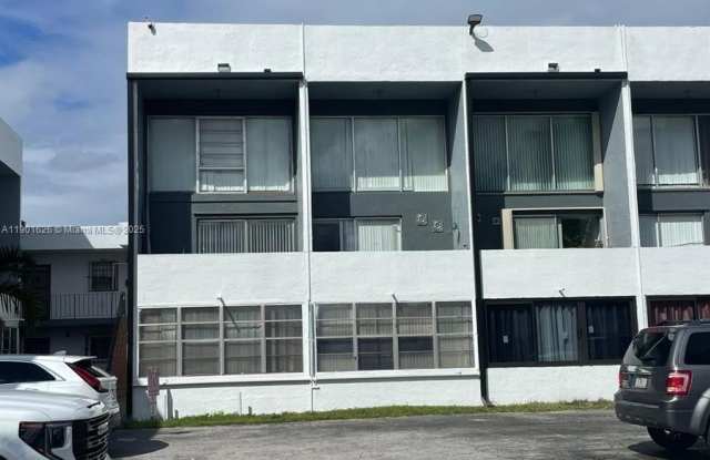 1305 W 46th St photos photos 1305 W 46th St photos photos