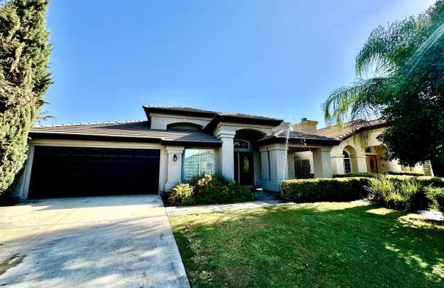 Make yourself at home in this delightful Bakersfield single-family residence, perfectly situated in the midst of all the excitement - NEW REDUCED PRICE!! photos photos