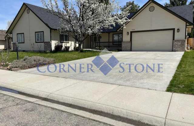 Pet Friendly Home with Fully Fenced Yard! photos photos