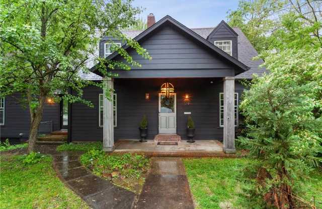 319 Holly  ST - 319 West Holly Street, Fayetteville, AR 72703