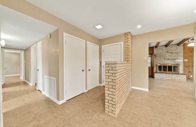 902 Brookview Drive Gallery 3