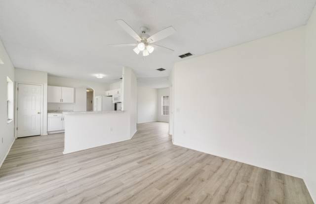 566 Hummingbird Ct Gallery 2