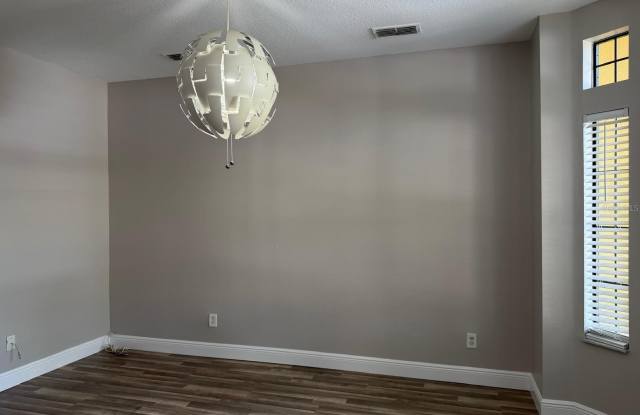 6037 SCOTCHWOOD Glen Gallery 3