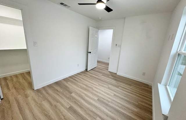 2910 Bourland Street Gallery 4