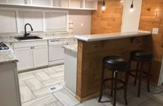 120 Overland Court Gallery 3