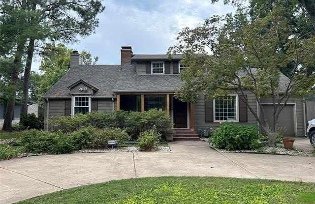 1012 E 35th Place photos photos