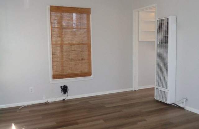 221 13th St Gallery 4