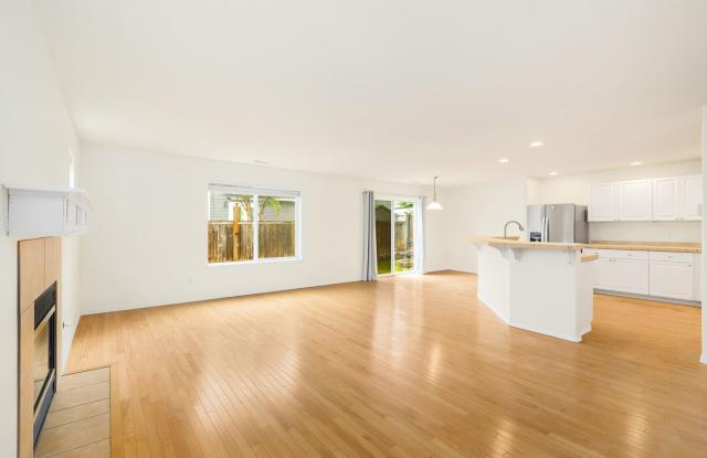Covington Incredible 6 Bedroom 3.75 Bath Home! Make it yours today! Gallery 3