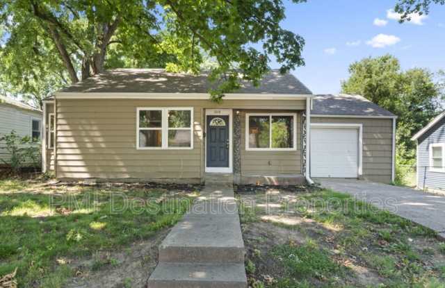1018 NE 44th Ter photos photos