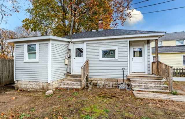 83 Ottawa Ave - 83 Ottawa Avenue, Warwick, RI 02889