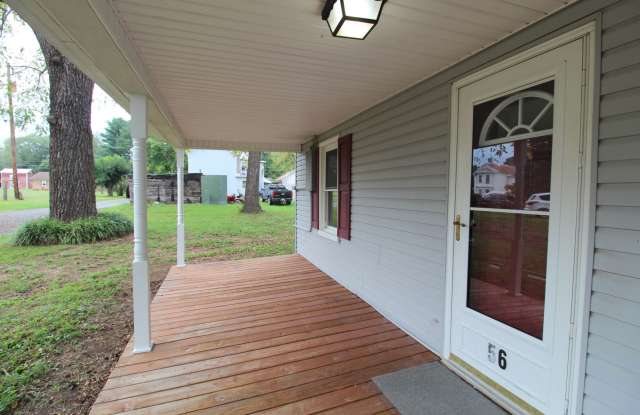 Beautiful single family home in a quiet area! Water Included! Gallery 3