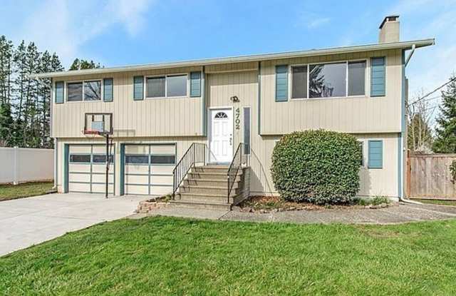 Gig Harbor Home on Oversized Lot photos photos