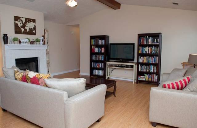 987 Worley Drive Gallery 3