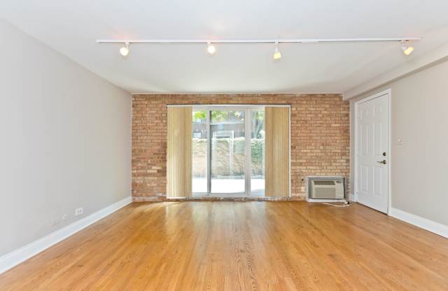 3732 N Pine Grove Ave - 3732 North Pine Grove Avenue, Chicago, IL 60613