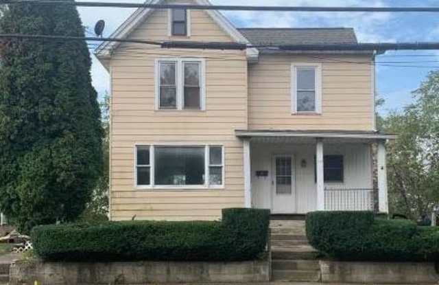 669 3rd SE St - 669 3rd Street Southeast, Massillon, OH 44646