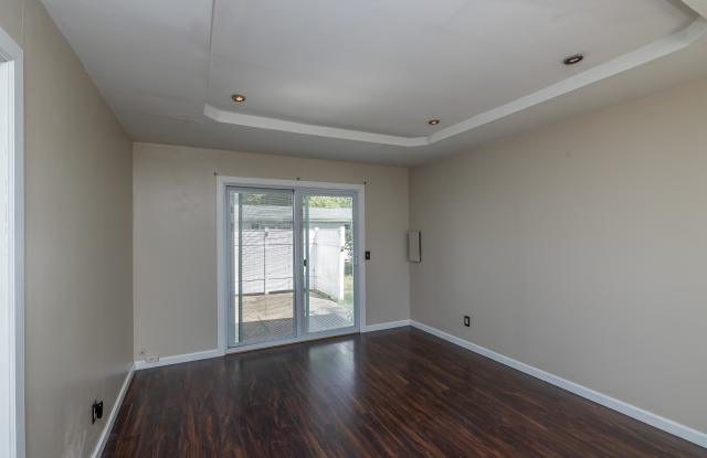 4217 Riverside Dr Gallery 4
