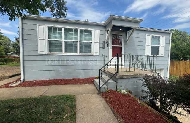 2-Bedroom, 1 Bath Single Family for Rent in Independence,MO | Attached Garage|Outdoor Living Space Gallery 1