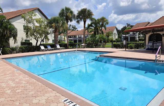 Seasonal Short-Term 2 Bedroom 2 Bathroom 2nd Floor Condo in Estancias of Capri Isles! Gallery 3