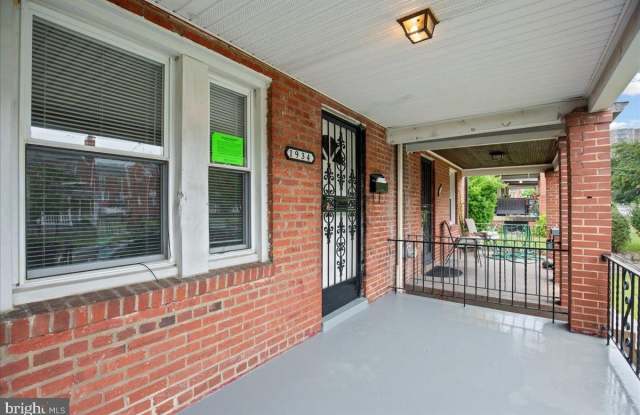 1934 U Place SE Gallery 3
