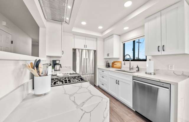 Fully Furnished 3 bedroom home where elegance meets cozy! Gallery 4
