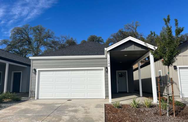 New Build on Old Alturas - ALL Electric with City of Redding Solar! Gallery 1