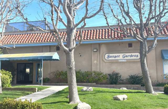 SUNSET GARDENS 1 Bedroom Condo- Furnished or Unfurnished - 24410 Crenshaw Boulevard, Lomita, CA 90505