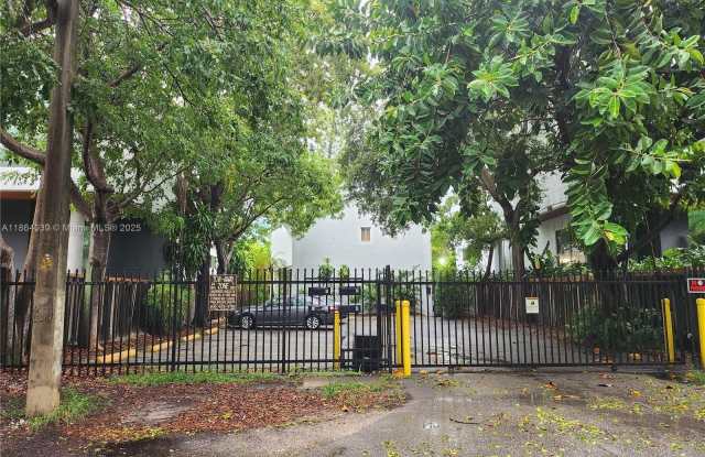 2828 Coconut Ave photos photos
